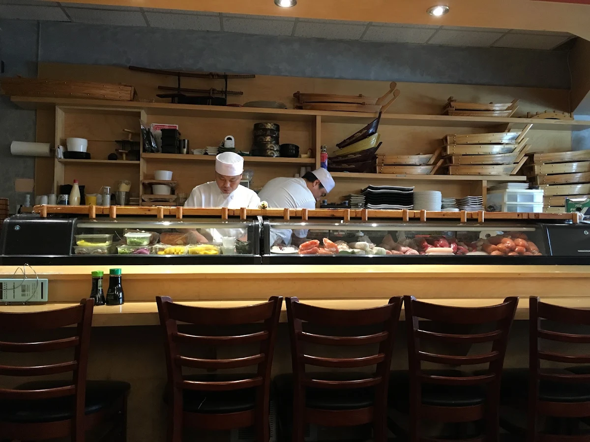 Vibe, MI-NE Japanese Restaurant