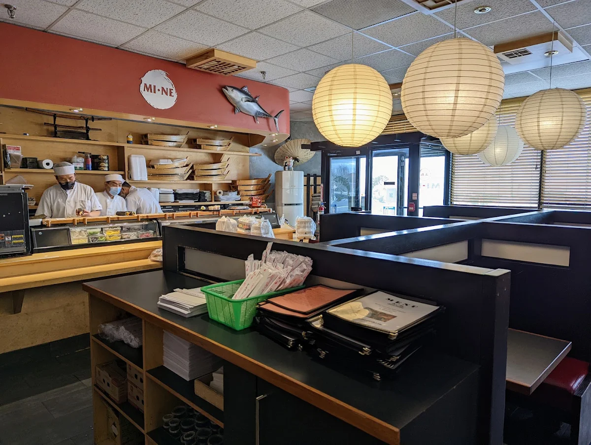 Vibe, MI-NE Japanese Restaurant