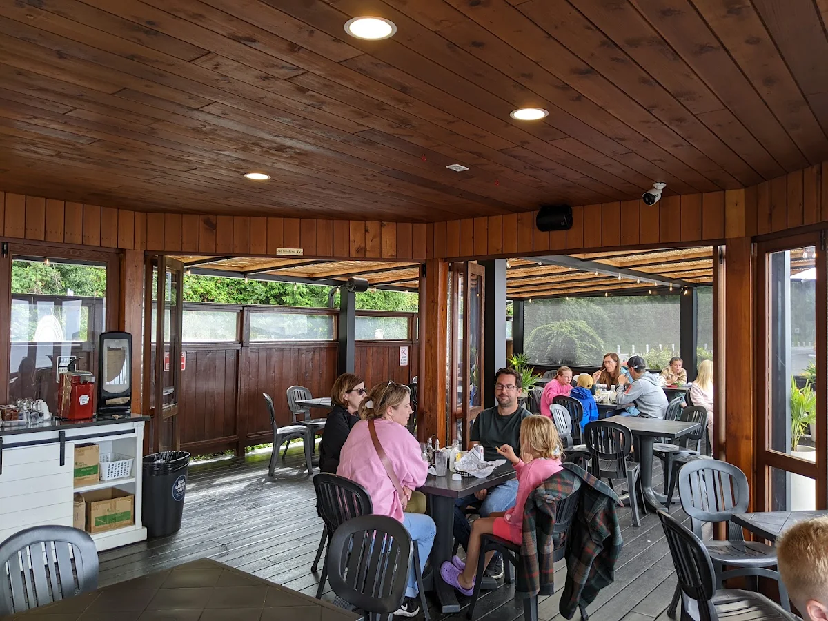 Vibe, Shore Restaurant