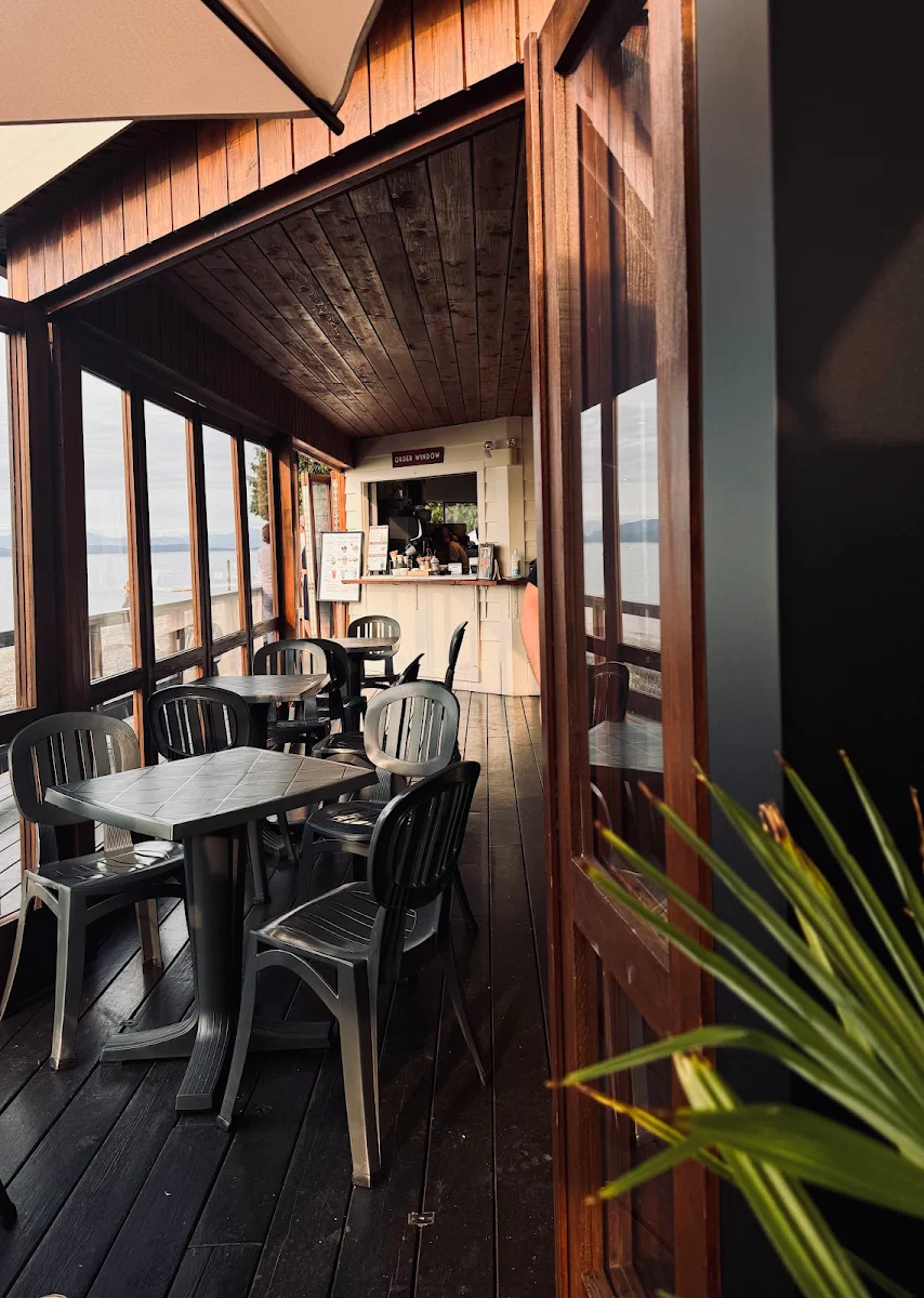 Vibe, Shore Restaurant