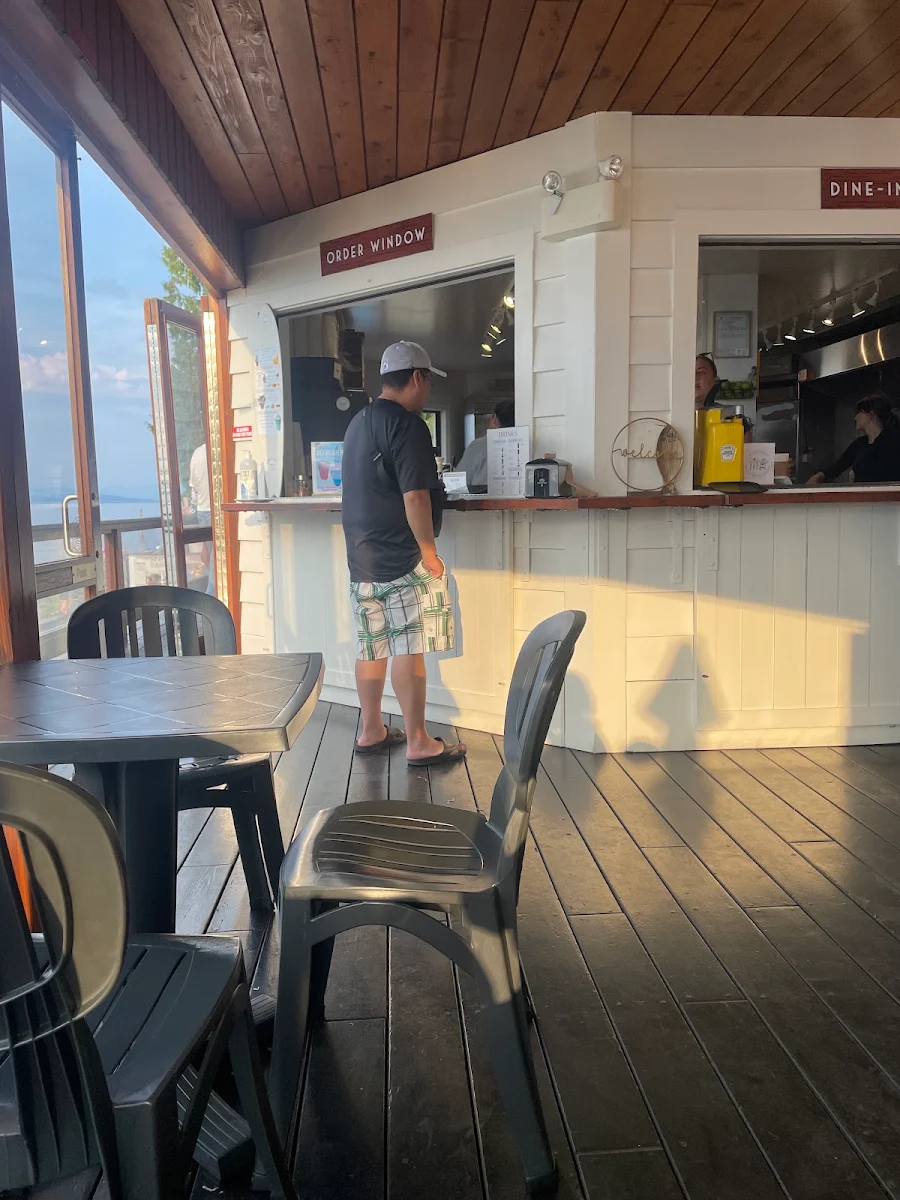 Vibe, Shore Restaurant