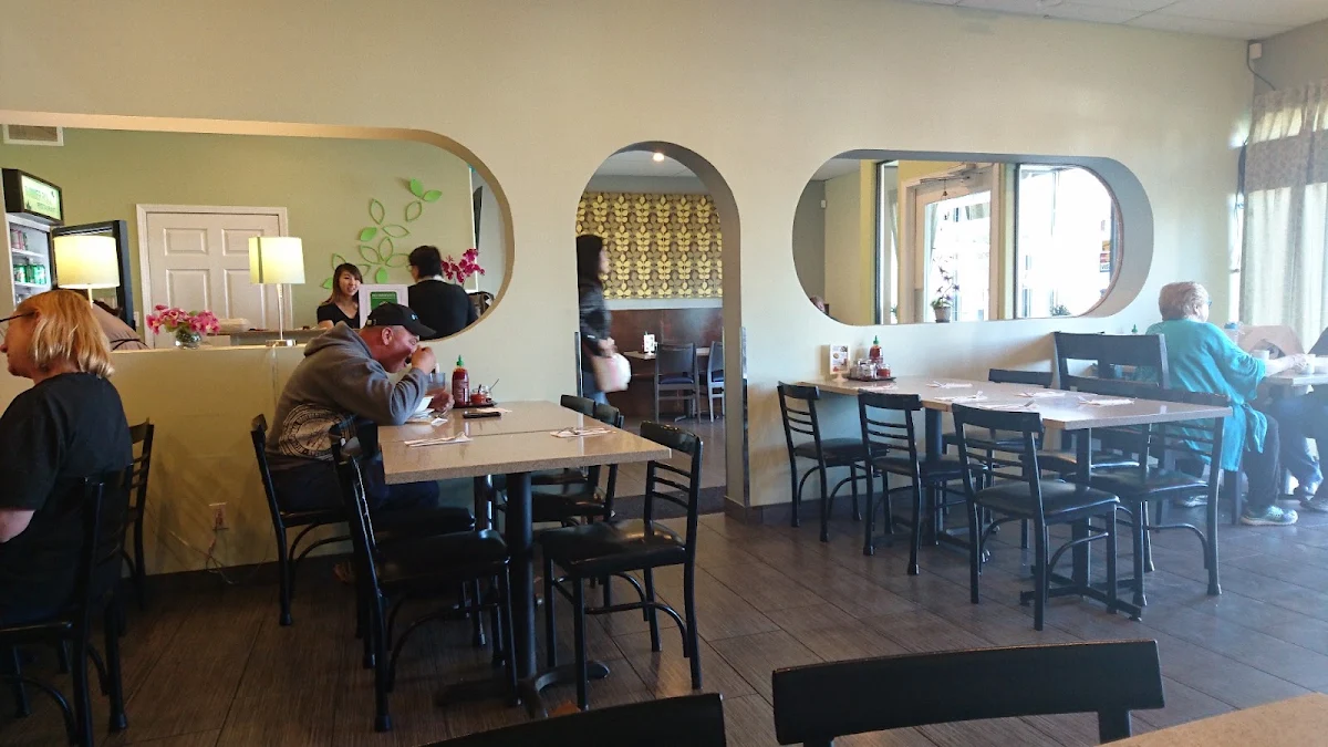 Vibe, Summer Roll Restaurant