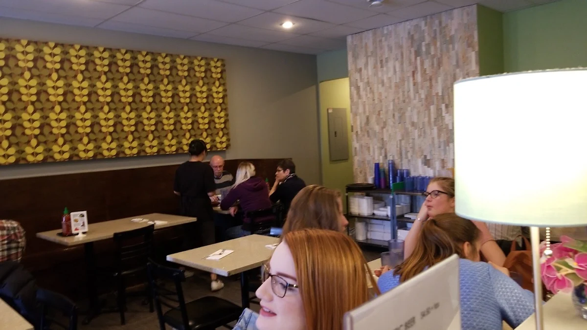 Vibe, Summer Roll Restaurant