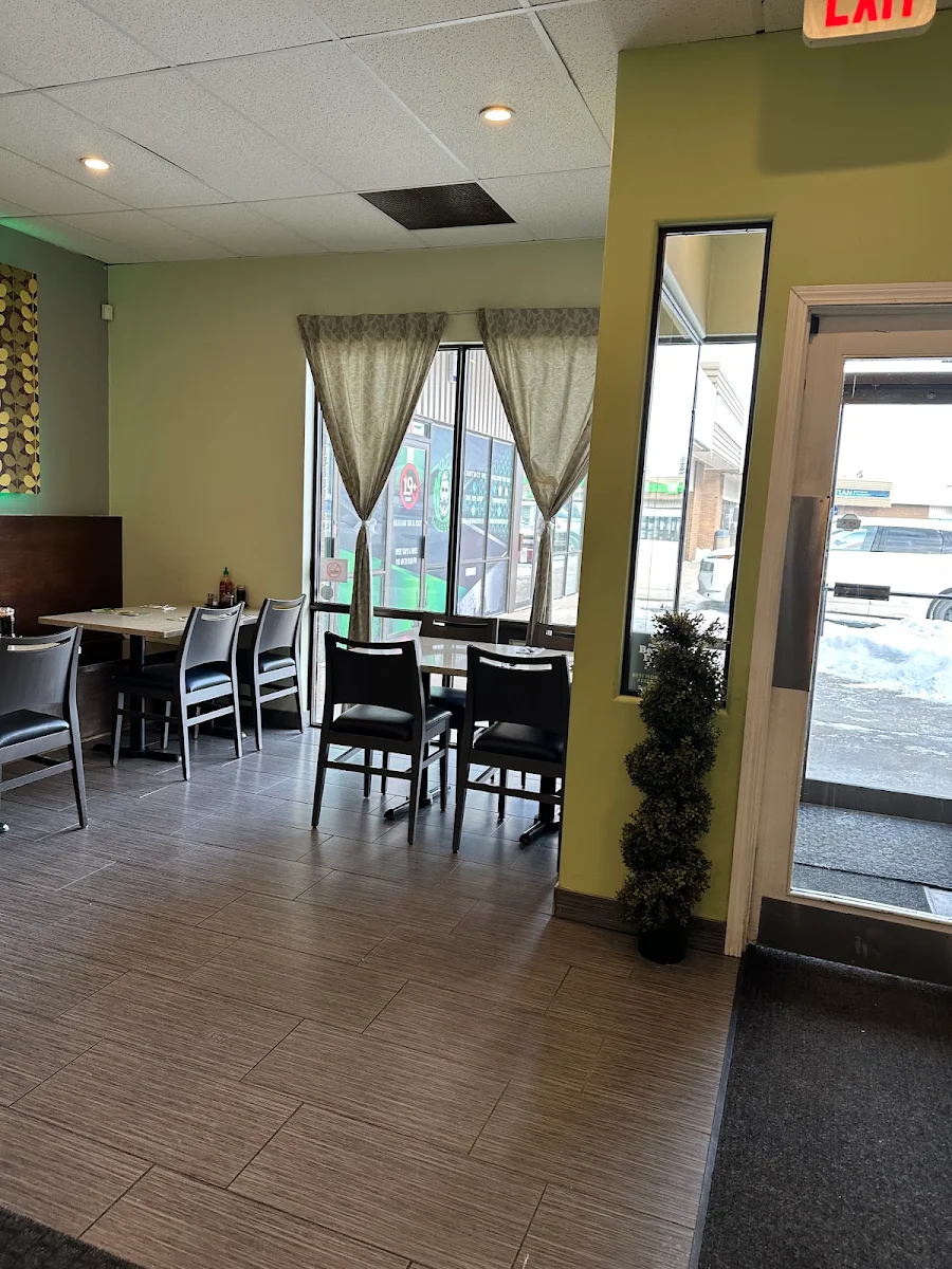 Vibe, Summer Roll Restaurant