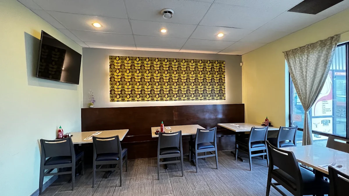 Vibe, Summer Roll Restaurant