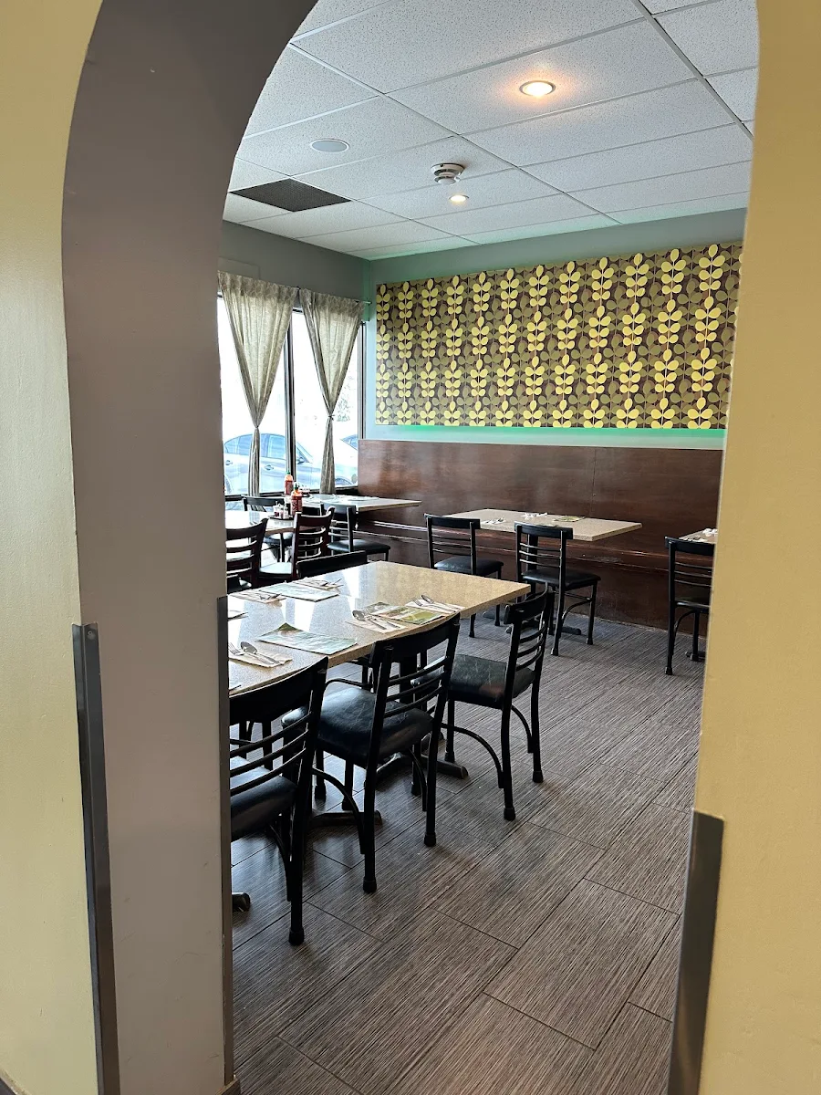 Vibe, Summer Roll Restaurant
