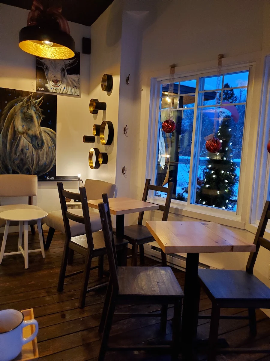 Vibe, LA Station Eastman - Café de village