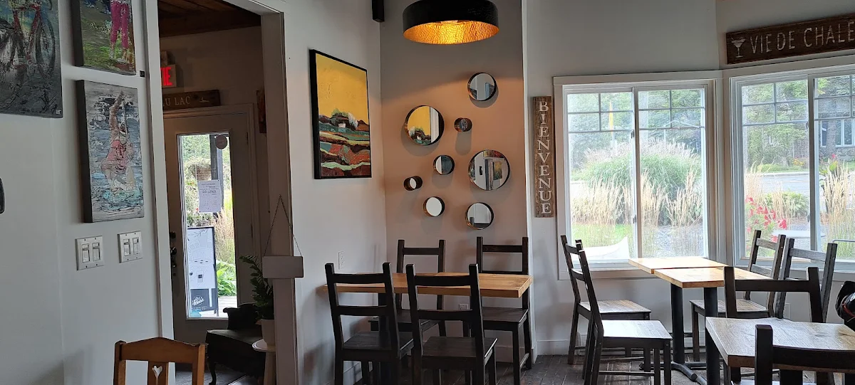Vibe, LA Station Eastman - Café de village