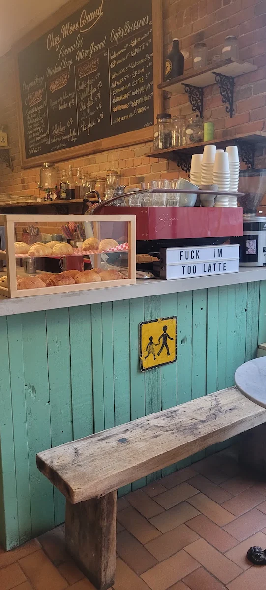 Menu, Chez Mère-Grand Café et Épicerie