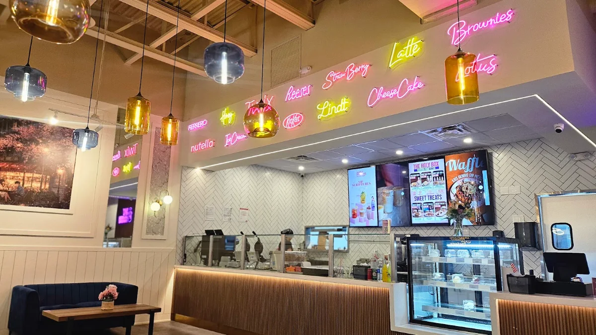 Vibe, Holy Shakes Café. Desserts. Eatery.
