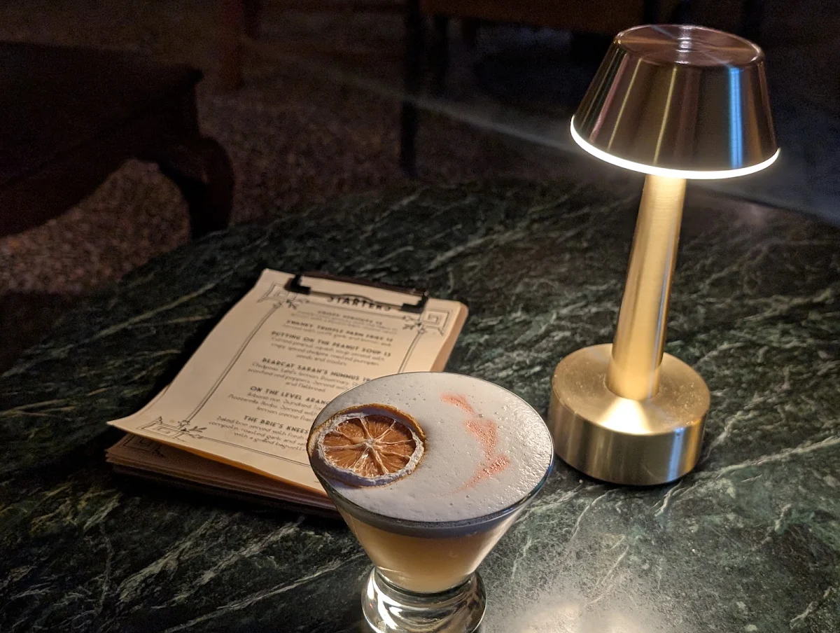 Menu, The Albion
