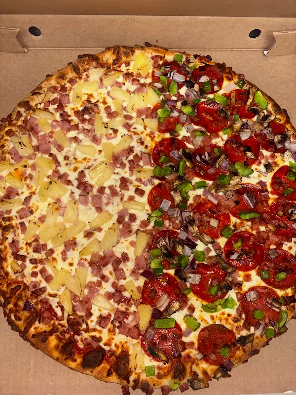 Mama Evelyn pizzeria (Greenwood,Nova Scotia)