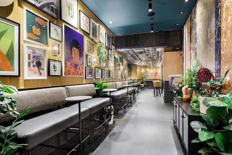 Earls Kitchen + Bar - Financial District (King & University)