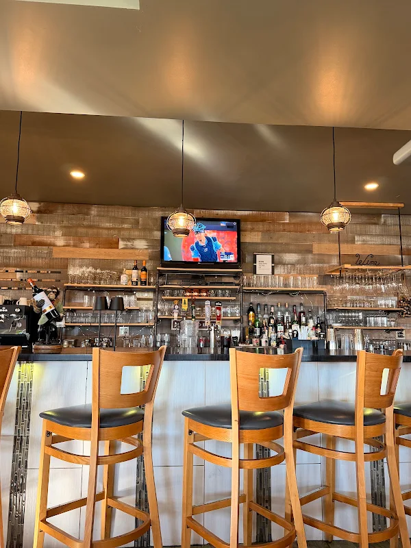 The Clove Hitch Bar & Bistro