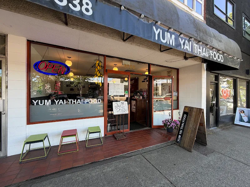 YUM YAI THAI FOOD