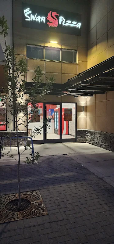 Red Swan Pizza - Saskatoon Stonebridge
