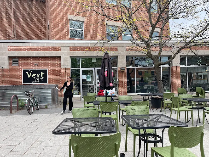 Vert Vert Cafe Bistro Inc