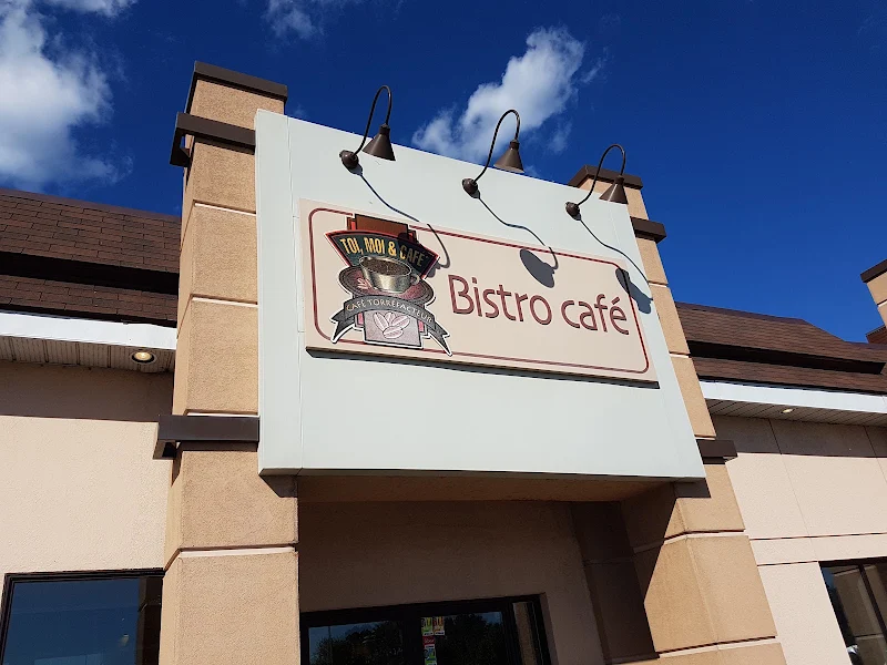 TOI, MOI & CAFÉ