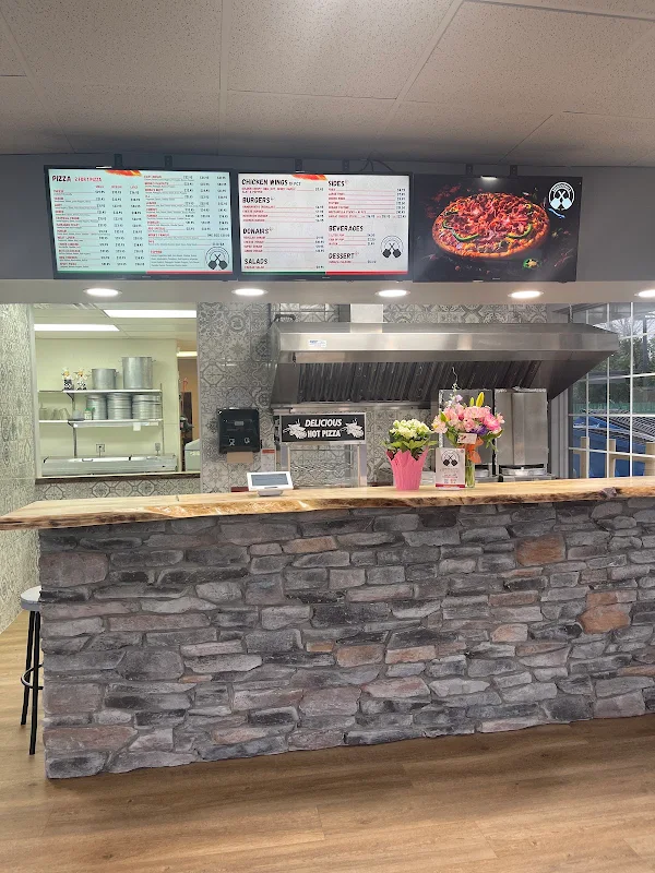 Mona’s Pizza Hollick Kenyon