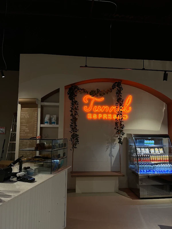 Tunnel Espresso Pointe Claire