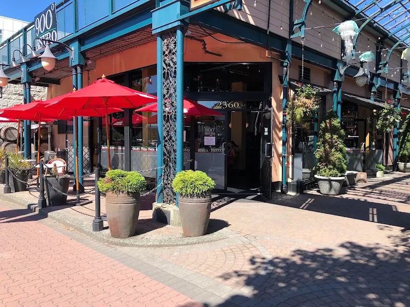 900 BiSTRO