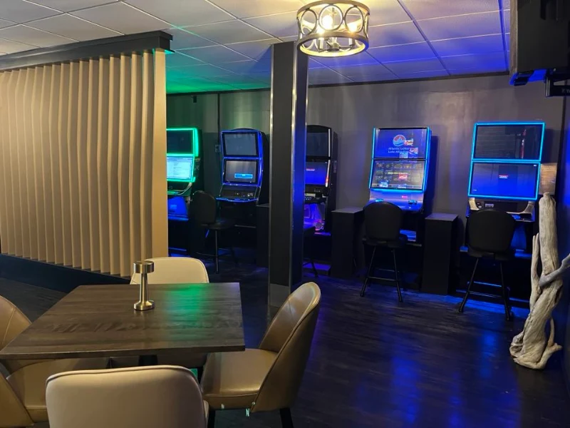 Lu's Lounge & Restaurant