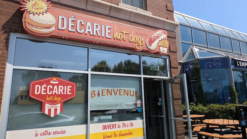 Décarie Hot Dogs