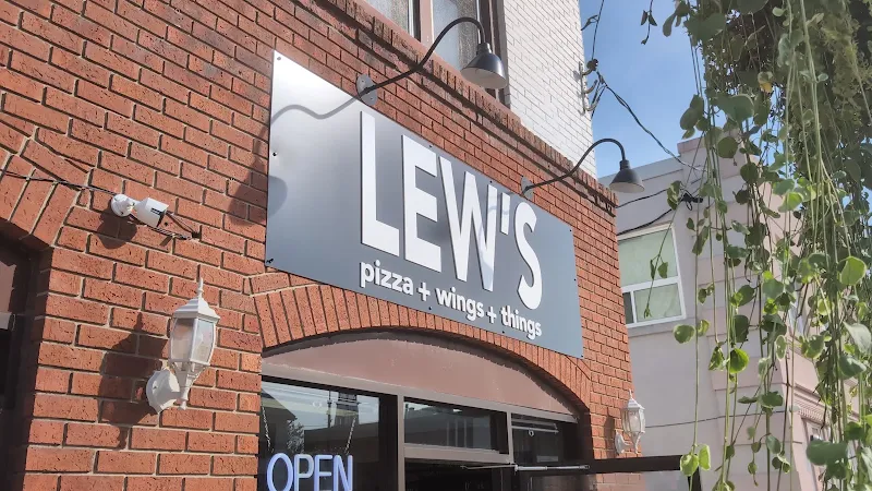 LEW’S pizza+wings+things