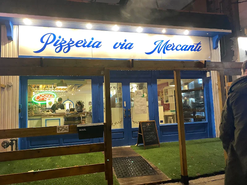 Via Mercanti Avenue