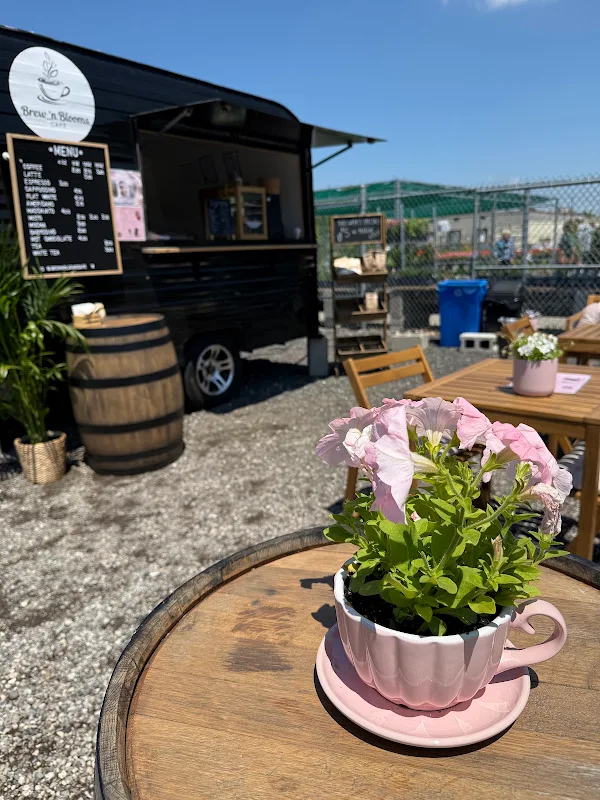 Brew 'n Blooms Café