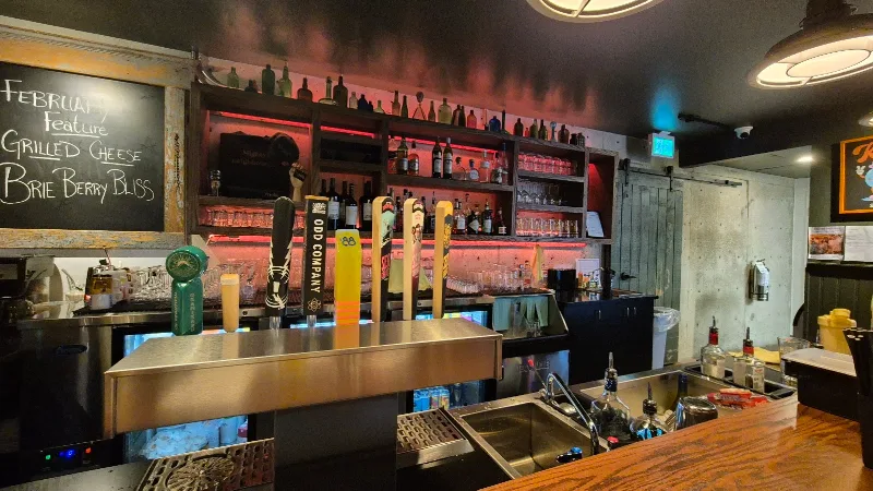 Frank's Community Pub