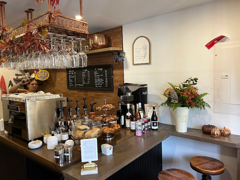 Les Hédonistes Café Buvette