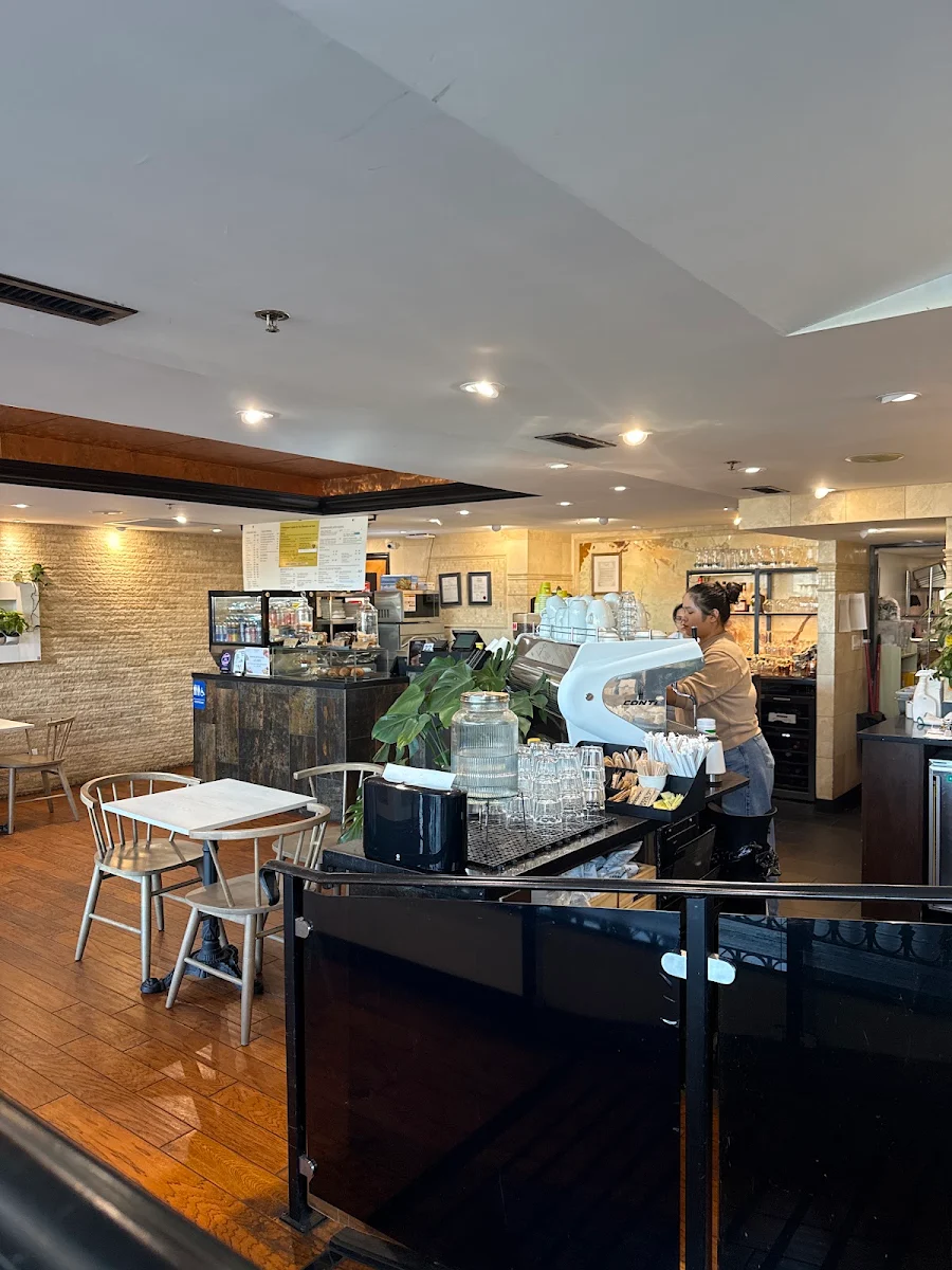 Vibe, Caviar Bistro
