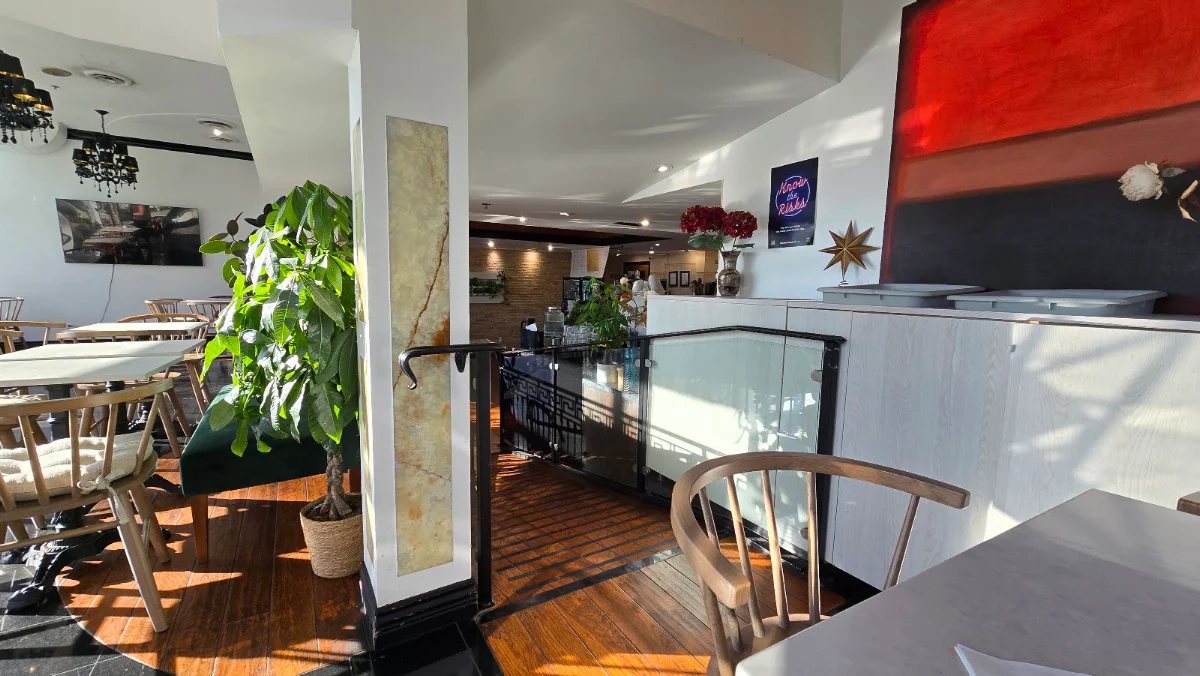 Vibe, Caviar Bistro