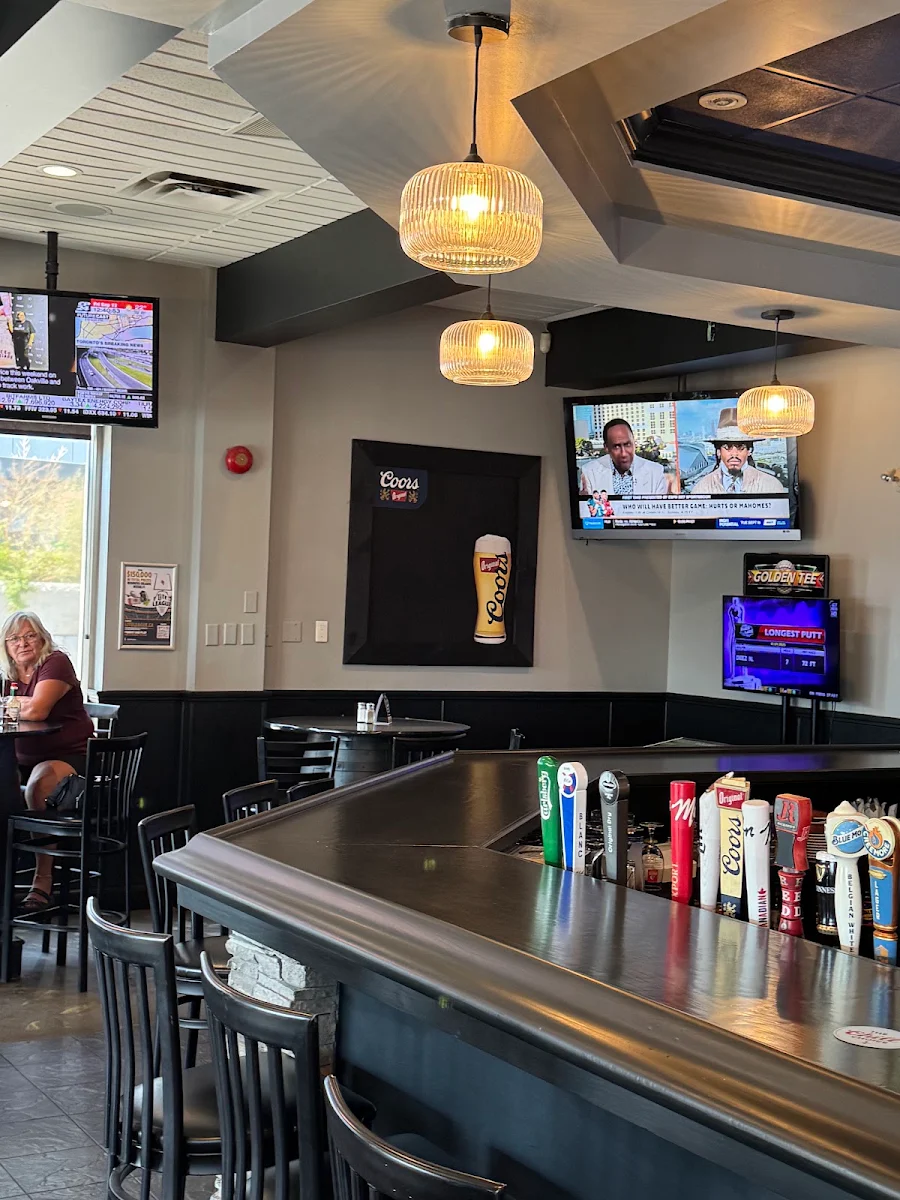 Vibe, Mad Dawgs Public House