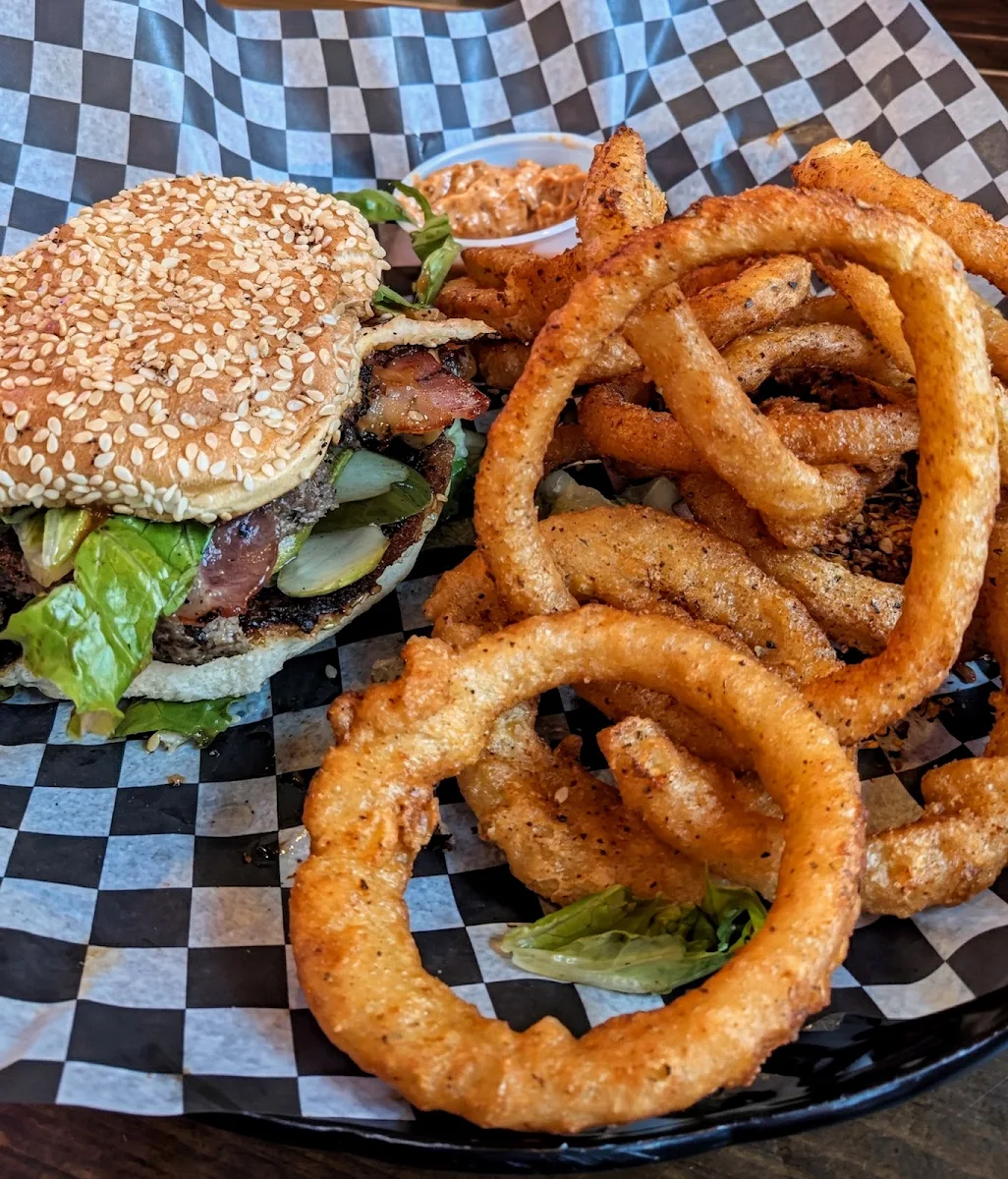 Food & drink, The Cat & Rooster Pub