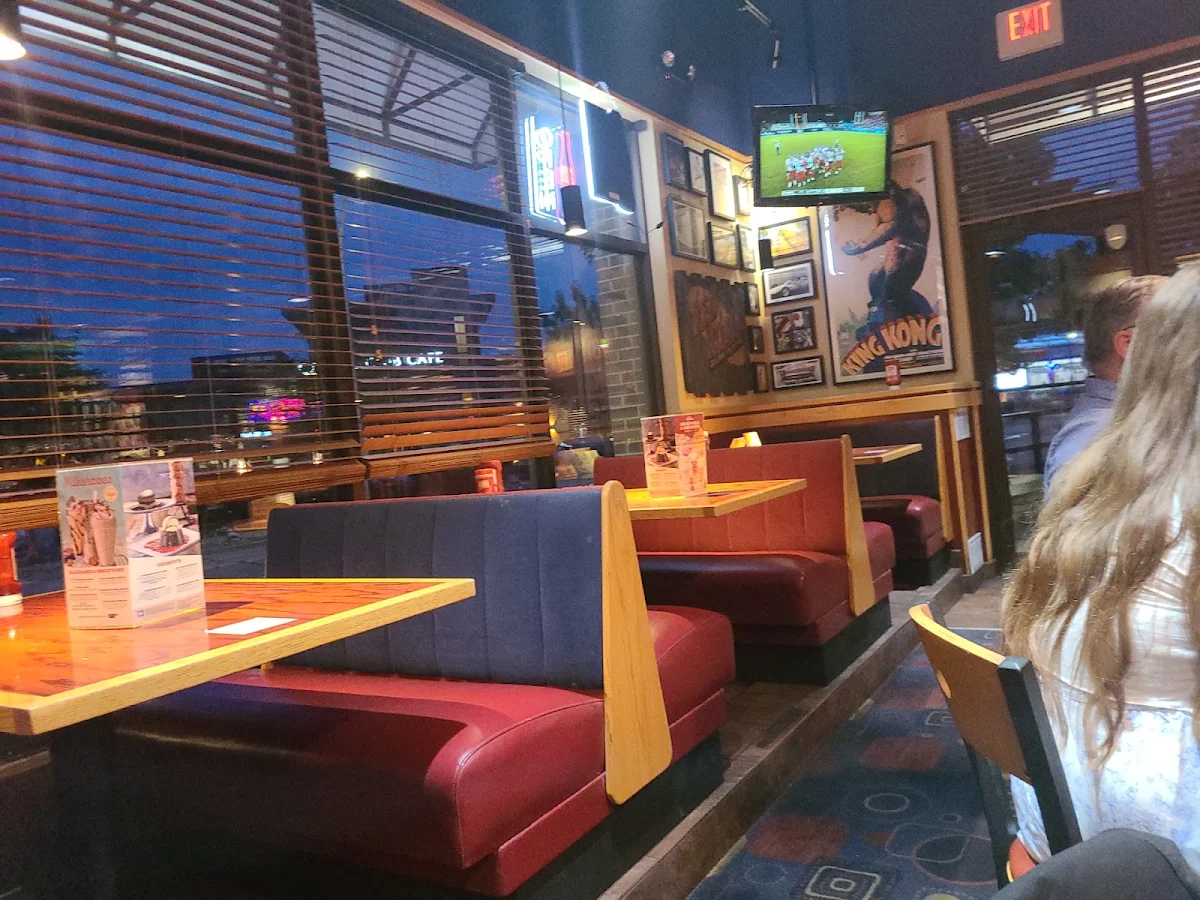 Vibe, Red Robin Gourmet Burgers and Brews