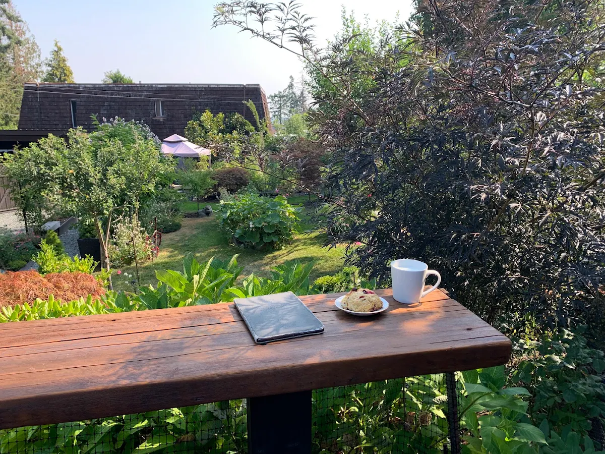 Vibe, Owl's Nest Bakery and Bistro (Saltair)