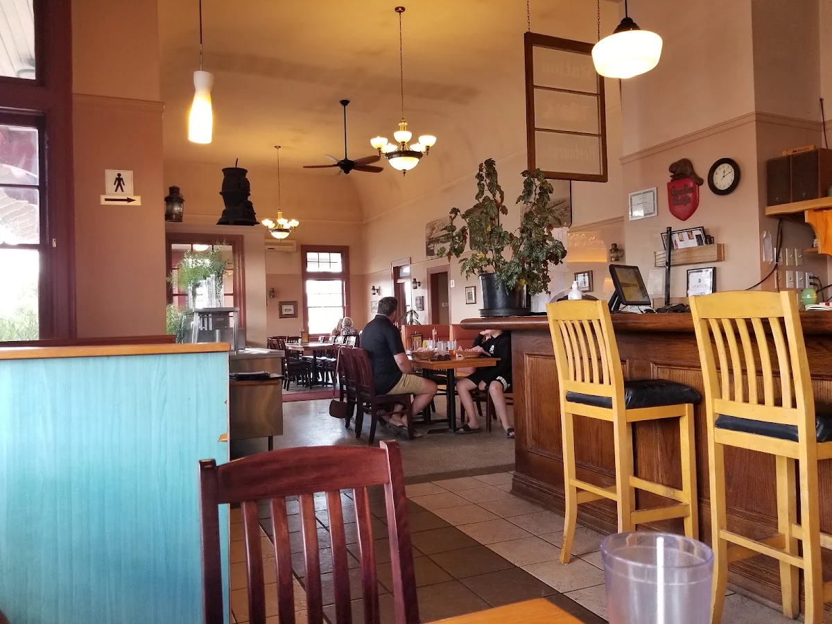 Vibe, Station Restaurant & The Pizza Station