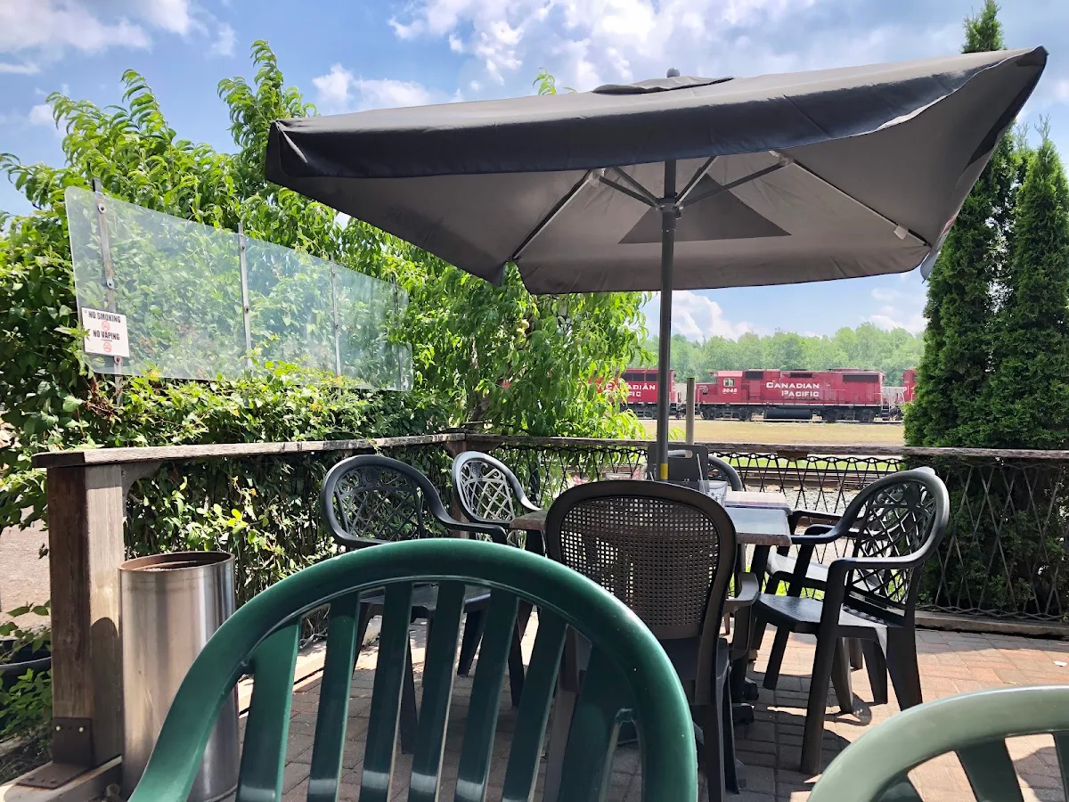 Vibe, Station Restaurant & The Pizza Station