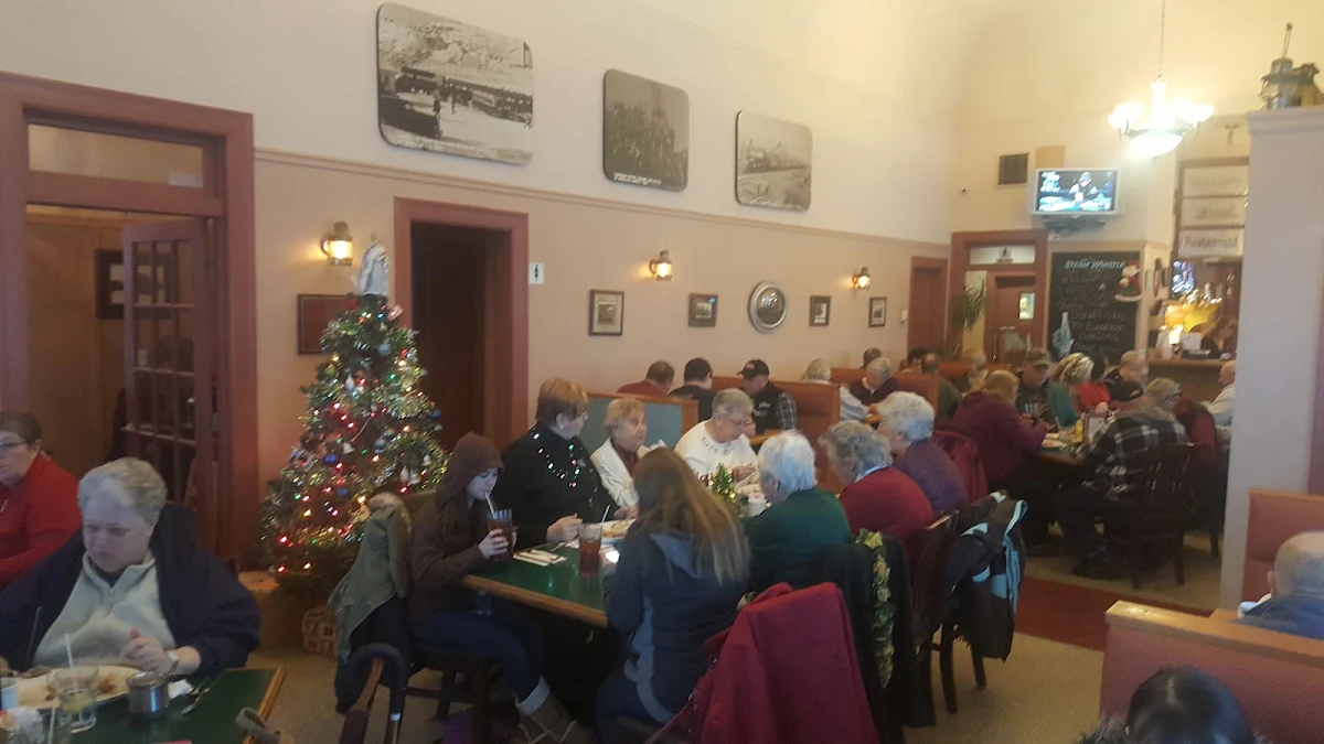 Vibe, Station Restaurant & The Pizza Station
