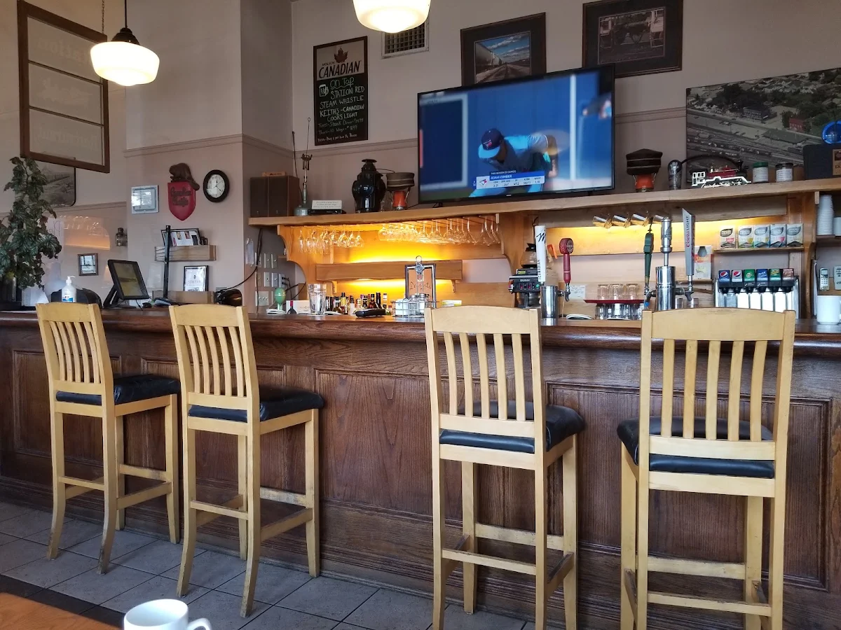 Vibe, Station Restaurant & The Pizza Station