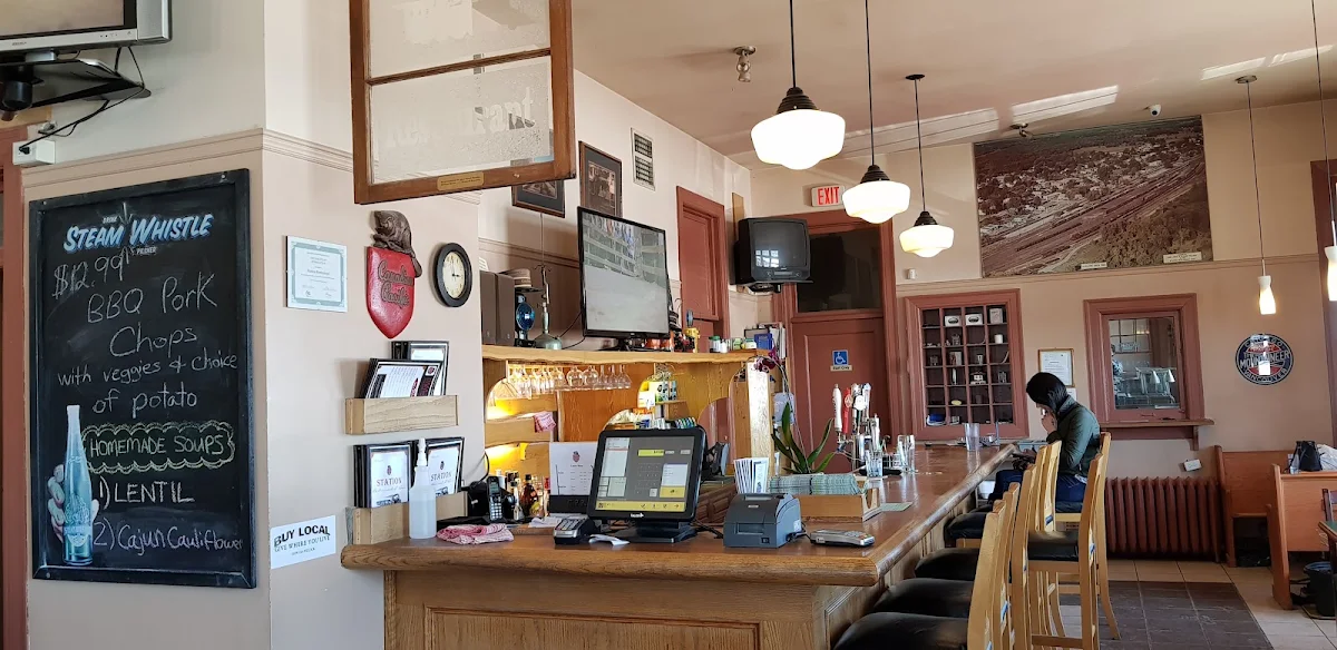 Vibe, Station Restaurant & The Pizza Station