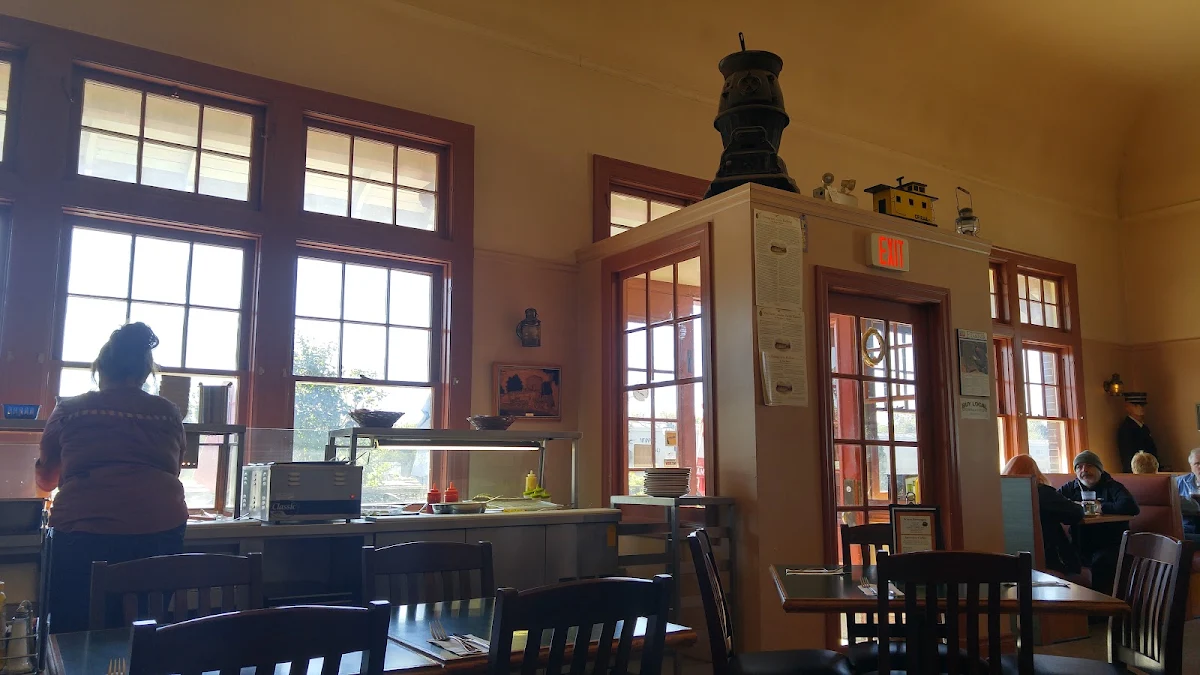 Vibe, Station Restaurant & The Pizza Station