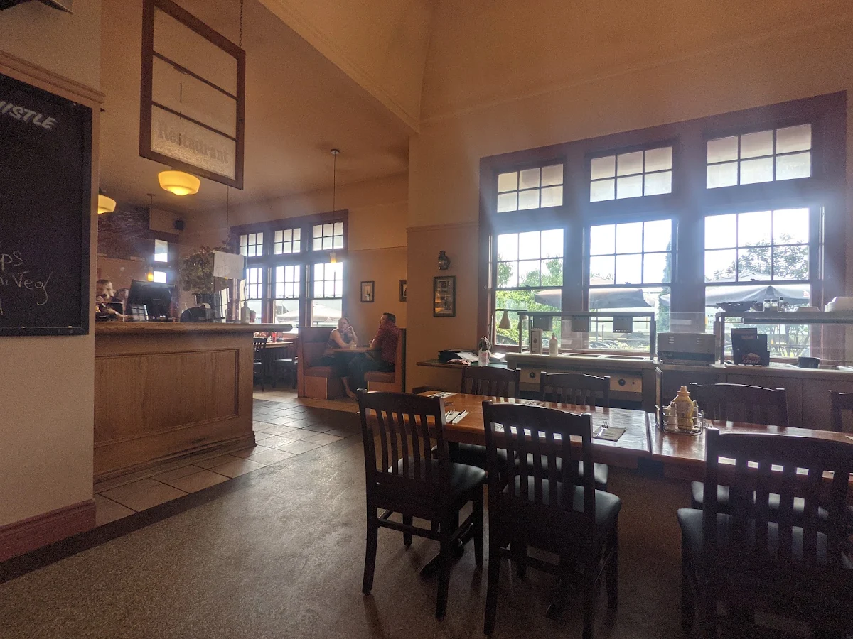 Vibe, Station Restaurant & The Pizza Station