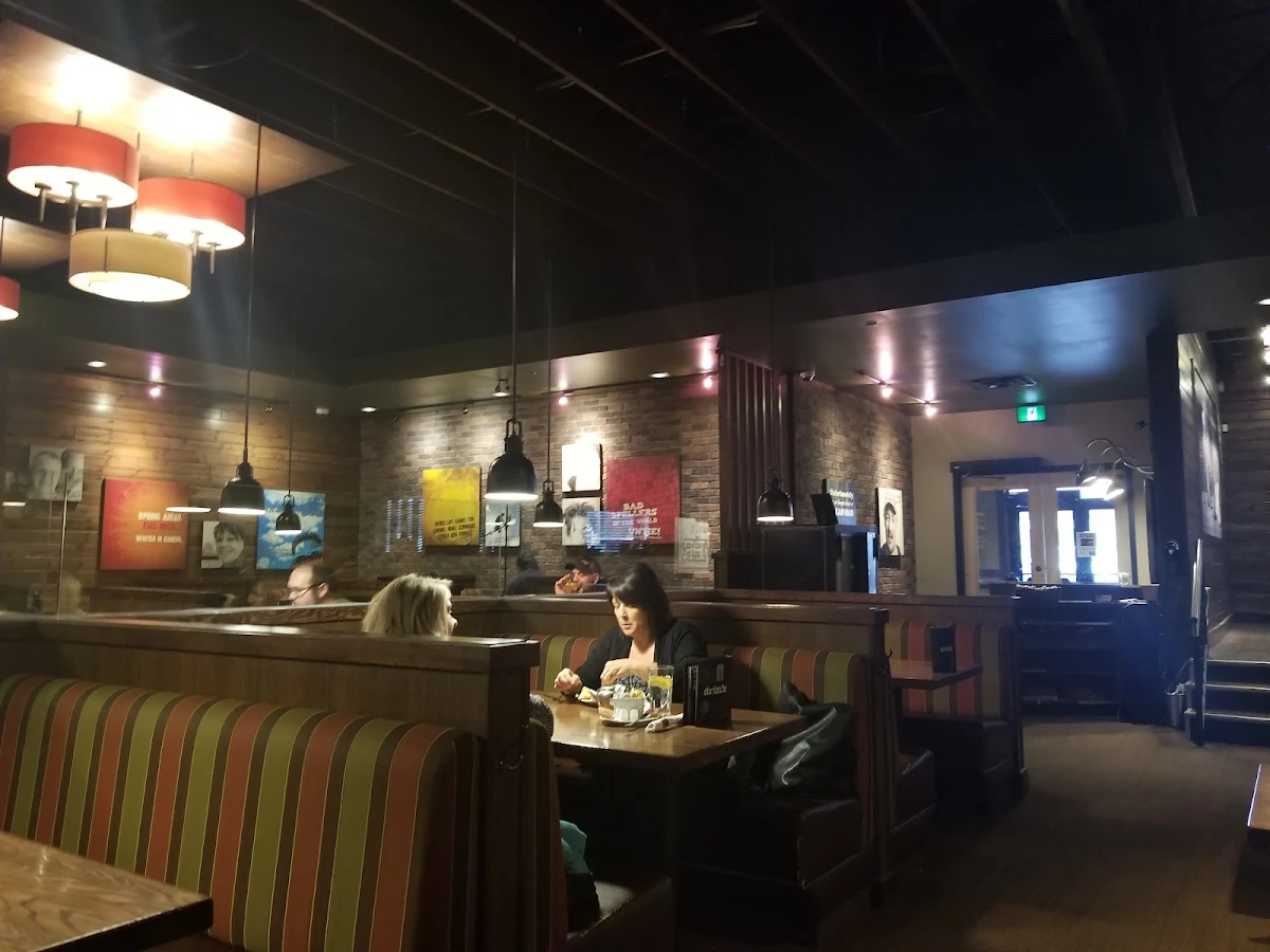 Vibe, MR MIKES SteakhouseCasual