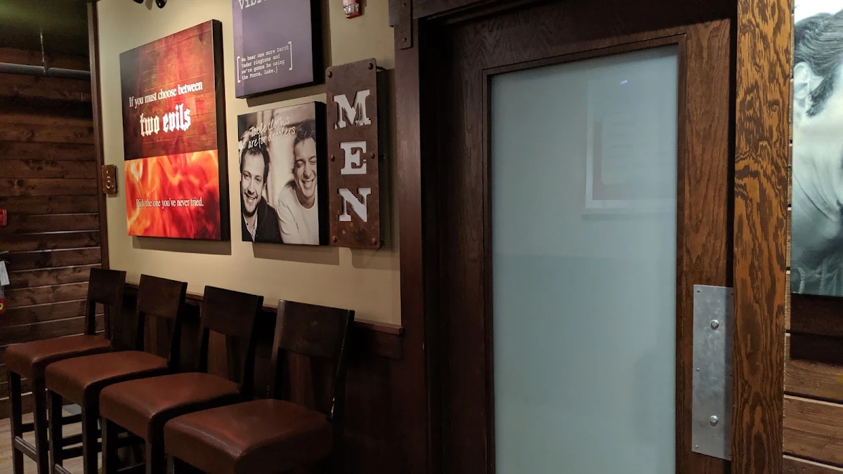 Vibe, MR MIKES SteakhouseCasual