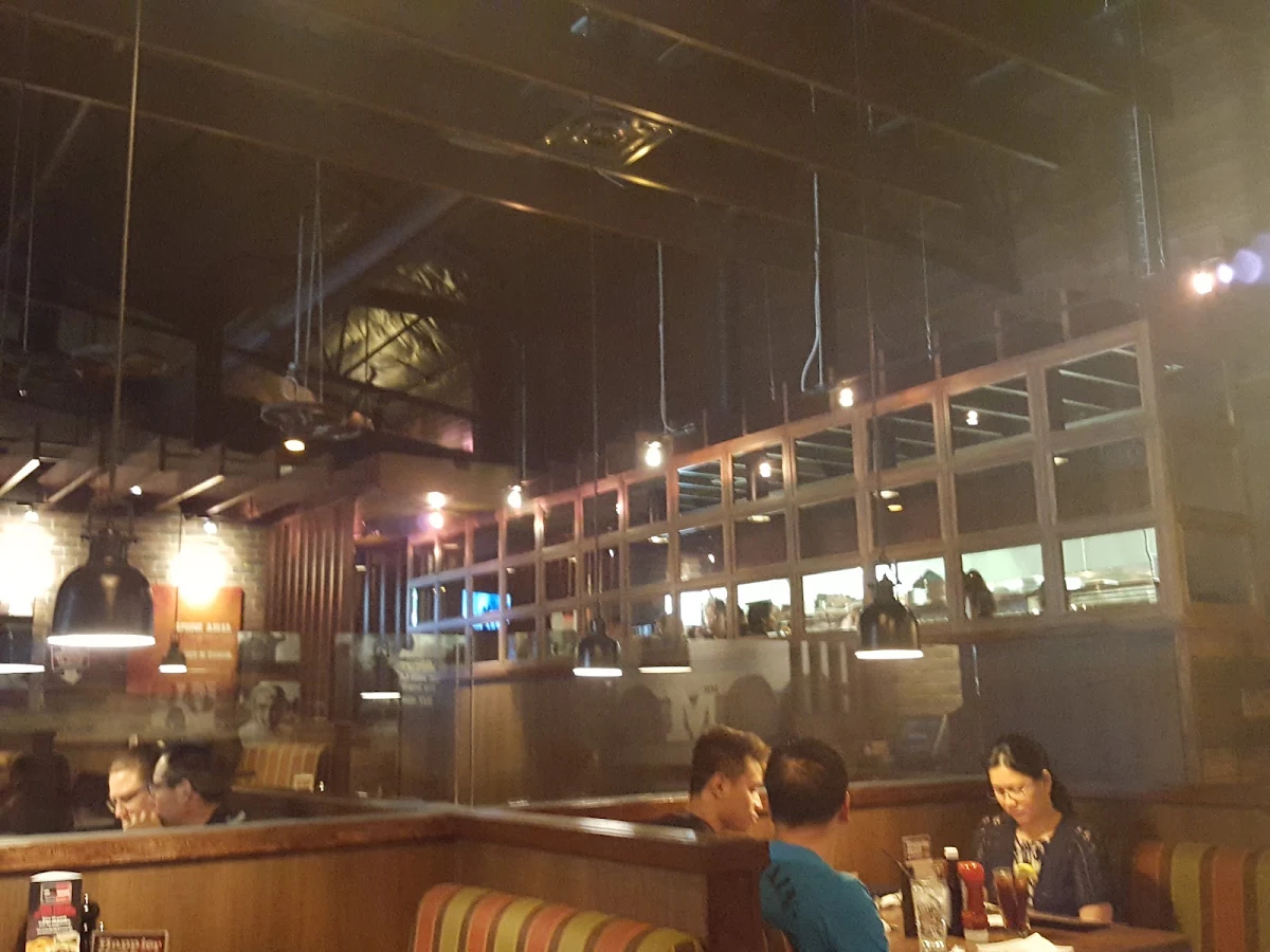 Vibe, MR MIKES SteakhouseCasual