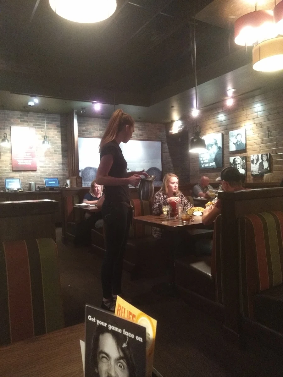 Vibe, MR MIKES SteakhouseCasual