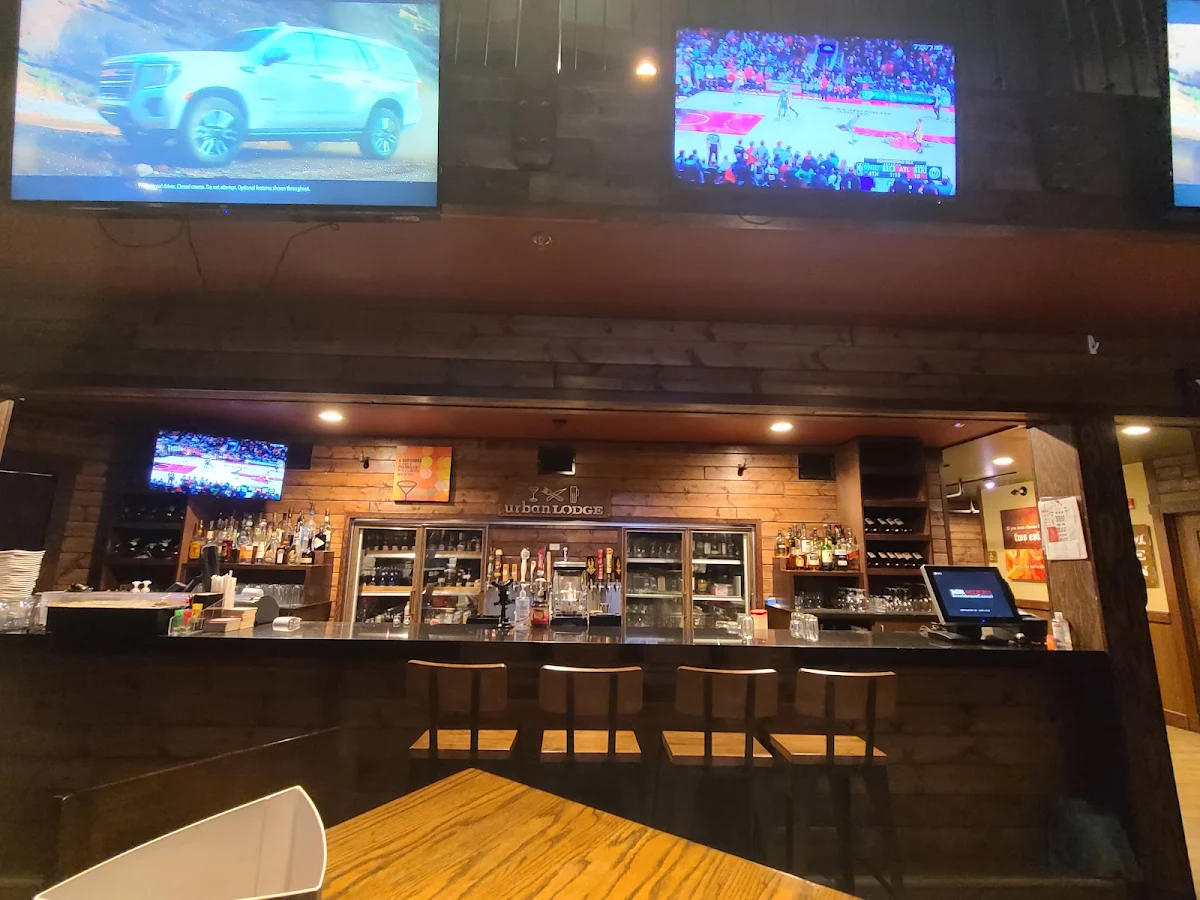Vibe, MR MIKES SteakhouseCasual